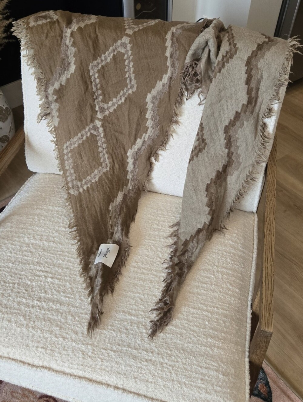 Aritzia Wilfred Diamond Scarf